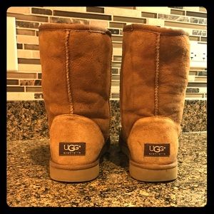 Classic Short UGG Boots, Women’s Size 9, Chestnut